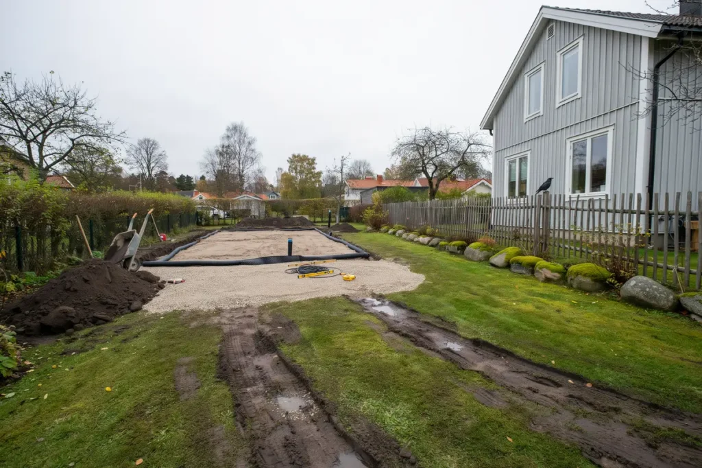 f rbereda tomten f r attefallshus markarbete dr nering och vanliga misstag att undvika
